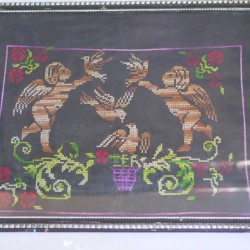 Tableau décoratif broderie dorée sur tissu noir