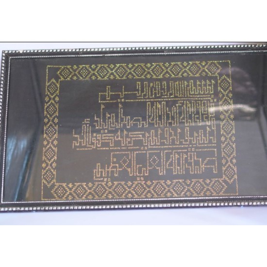 Tableau décoratif broderie dorée sur tissu noir