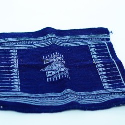 Tapis bleu artisanal