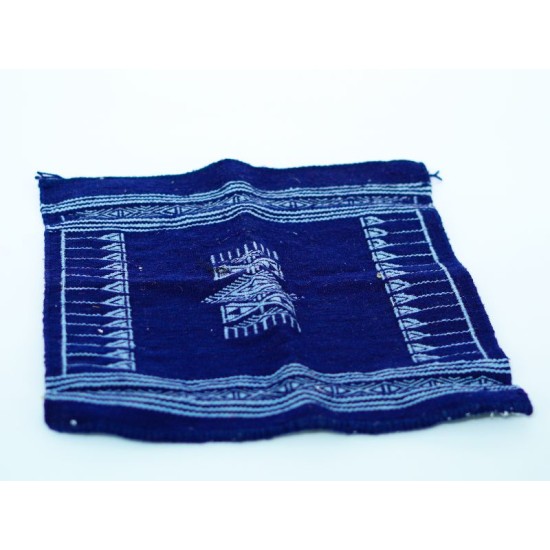 Tapis bleu artisanal